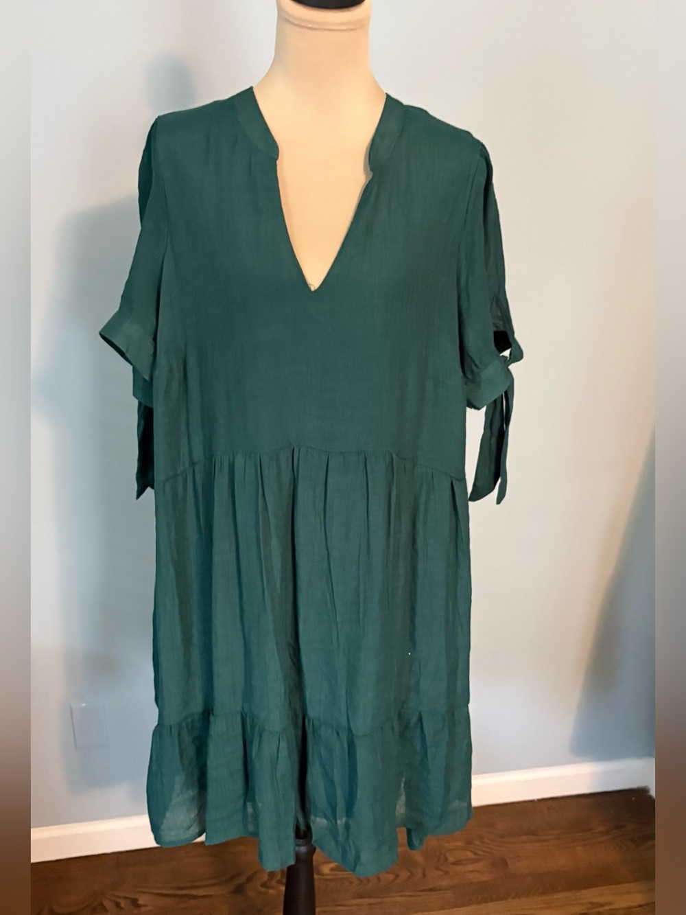 Flowy V-Neck Green Midi Dress with Tie Sleeves